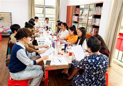 詩(shī)誦母愛(ài)　情訴親恩 ——赤壁市朗誦藝術(shù)家協(xié)會(huì)舉辦“我愛(ài)朗讀”圍讀會(huì)