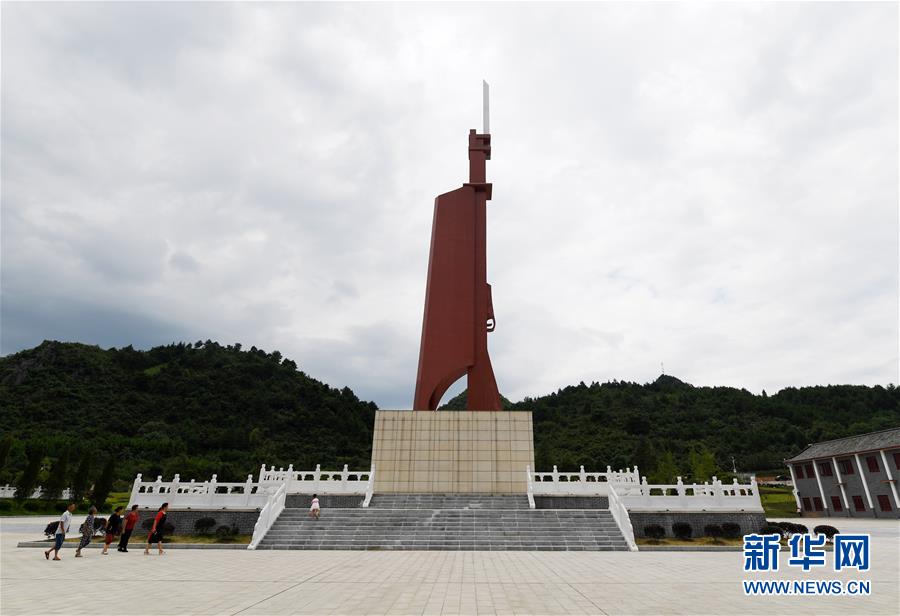 （壯麗70年·奮斗新時(shí)代——記者再走長(zhǎng)征路·圖文互動(dòng)）（2）他們，找到了3000多個(gè)紅軍烈士的名字